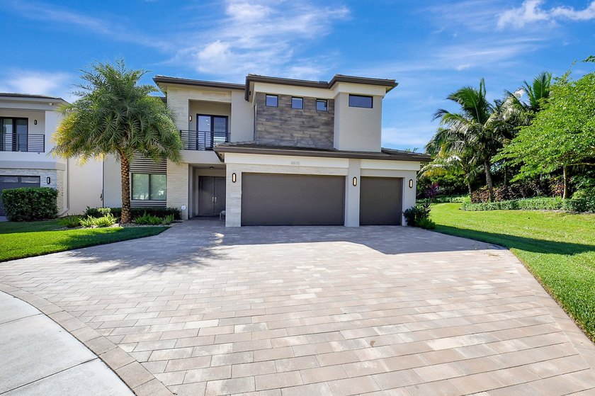 Stunning 2 story Pacifica model, located in one of Boca's most - Beach Home for sale in Boca Raton, Florida on Beachhouse.com