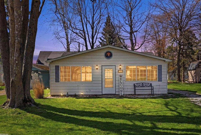 **Open Friday May 8th 4-6:30pm** Charming, turn-key home in a - Beach Home for sale in Lexington, Michigan on Beachhouse.com