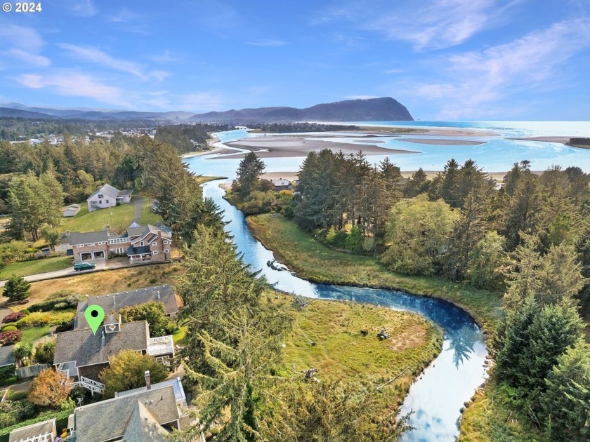 Enchanting 2-story cape cod style beach home in an unbeatable - Beach Home for sale in Gearhart, Oregon on Beachhouse.com