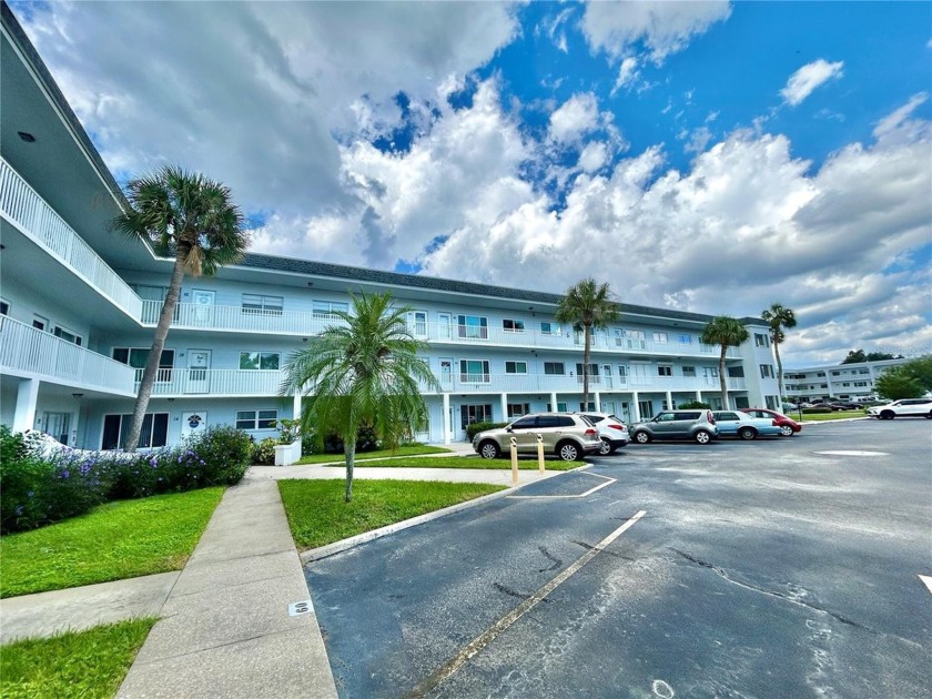 This well-maintained, 2 bed/2 bath unit is on the top floor of a - Beach Condo for sale in Clearwater, Florida on Beachhouse.com