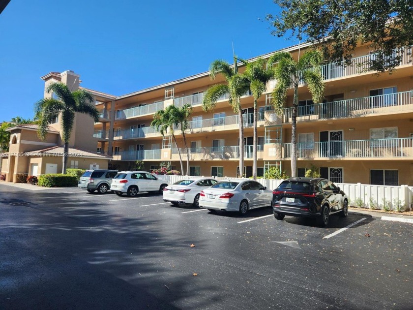 EXQUISITE 2/2 + DEN 3rd FLOOR UNIT LOCATED IN THE Coral LAKES; - Beach Condo for sale in Boynton Beach, Florida on Beachhouse.com