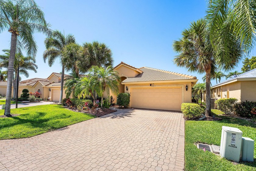 Beautifully updated 3BR/2BA lakefront home in the highly - Beach Home for sale in Boynton Beach, Florida on Beachhouse.com