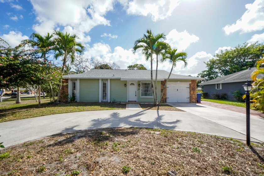 Beautifully maintained and move-in ready, this charming home - Beach Home for sale in Royal Palm Beach, Florida on Beachhouse.com