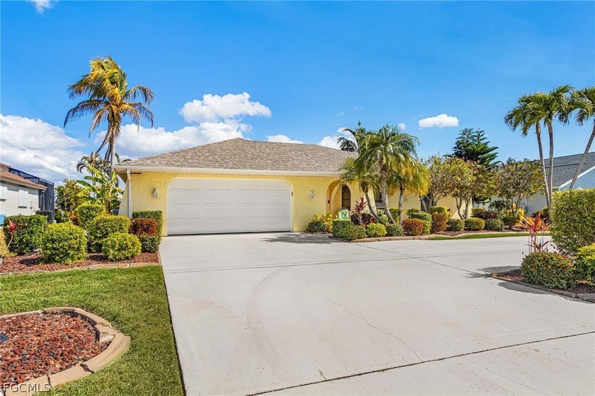 Welcome to your slice of Southwest Cape Coral paradise! This - Beach Home for sale in Cape Coral, Florida on Beachhouse.com