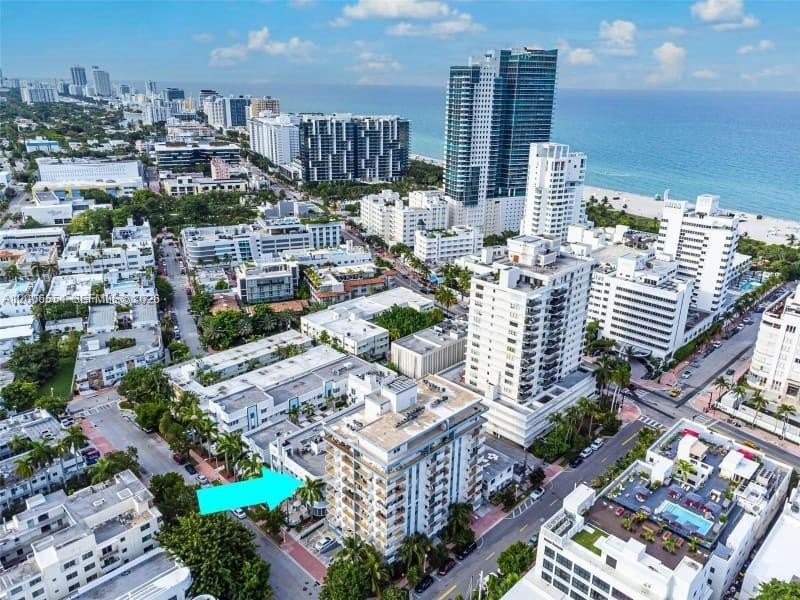 Beautifully 1-bedroom, 1-bath residence offering 800 sq. ft. of - Beach Condo for sale in Miami Beach, Florida on Beachhouse.com