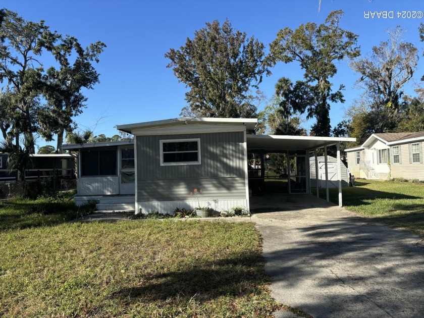 Beautifully updated home with 2 bedrooms, possibly 3rd bedroom - Beach Home for sale in Daytona Beach, Florida on Beachhouse.com