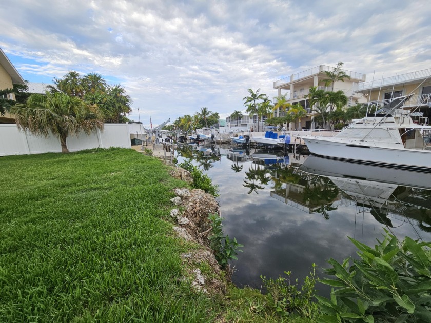 Beautiful Canal front lot with 50ft of water-frontage. Its a - Beach Lot for sale in Plantation Key, Florida on Beachhouse.com