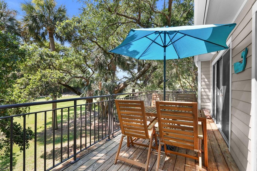 : Updated, highly desirable upper level end unit overlooking the - Beach Condo for sale in Seabrook Island, South Carolina on Beachhouse.com