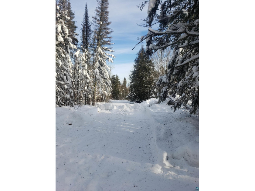Gorgeous land and building opportunity. Panoramic Lake Superior - Beach Lot for sale in Duluth, Minnesota on Beachhouse.com
