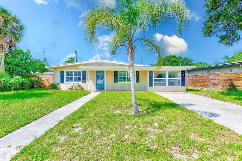 CALLING ALL BUYERS AND INVESTORS!  Here is an incredible - Beach Home for sale in Largo, Florida on Beachhouse.com