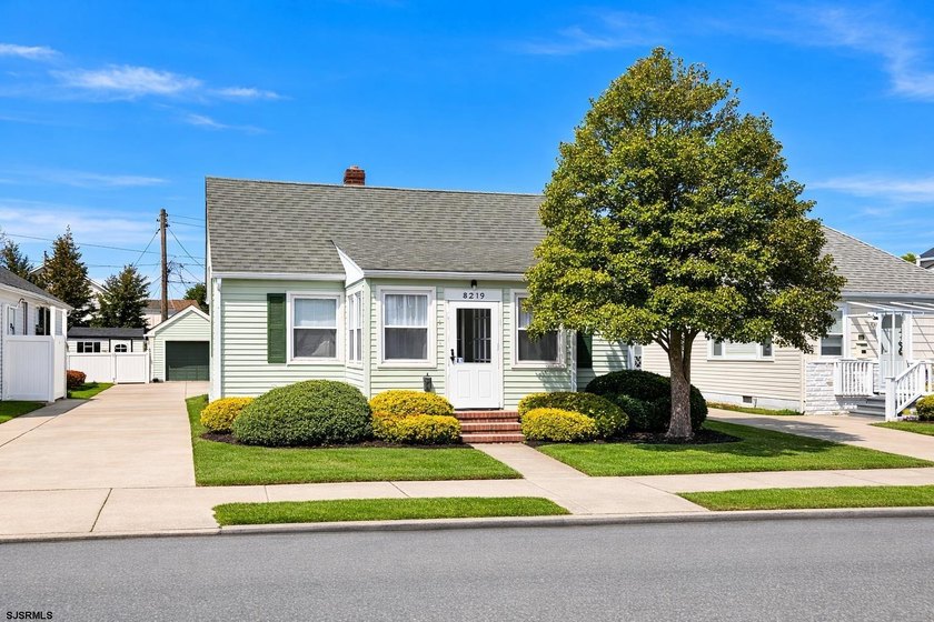 A find in Margate! This 2 bedroom and 1 bath bungalow is just - Beach Home for sale in Margate, New Jersey on Beachhouse.com