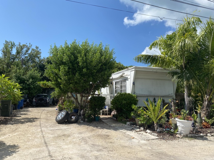 Welcome to this mobile home in Tavernier! This cozy 2-bedroom - Beach Home for sale in Key Largo, Florida on Beachhouse.com