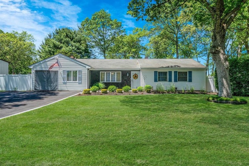 Welcome to 4 Hampton Way-your next home, where comfort and - Beach Home for sale in Ridge, New York on Beachhouse.com