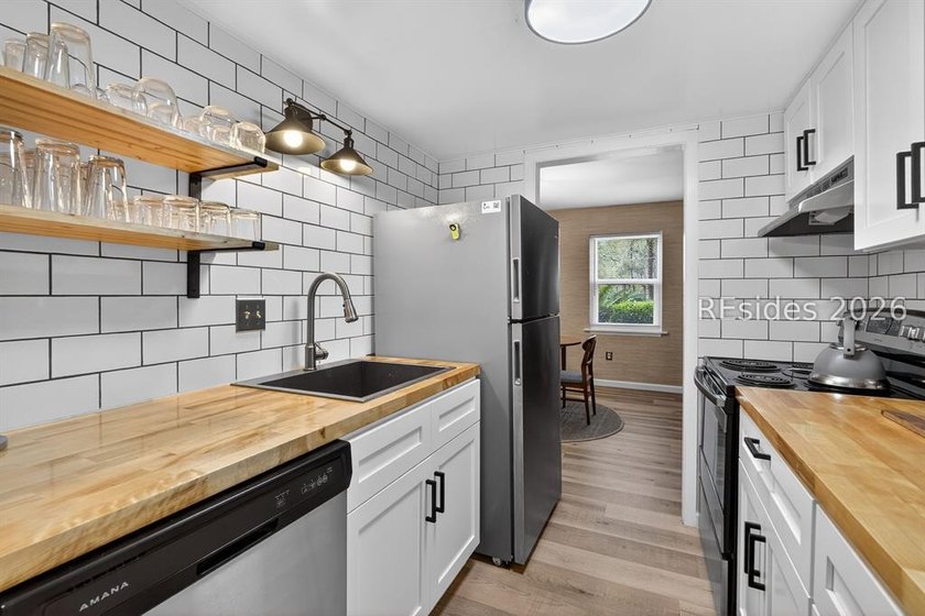 Fully updated 2-bedroom, 2-bath villa in The Oaks Villas - Beach Condo for sale in Hilton Head Island, South Carolina on Beachhouse.com