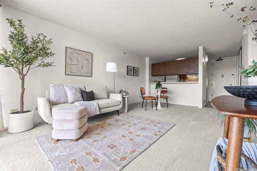 Beautifully refreshed 2-bedroom, 1-bath unit with 2 covered - Beach Condo for sale in Aiea, Hawaii on Beachhouse.com