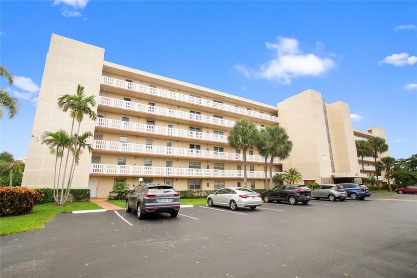 Welcome to your tranquil waterfront escape at Meadowbrook Lakes! - Beach Condo for sale in Dania, Florida on Beachhouse.com