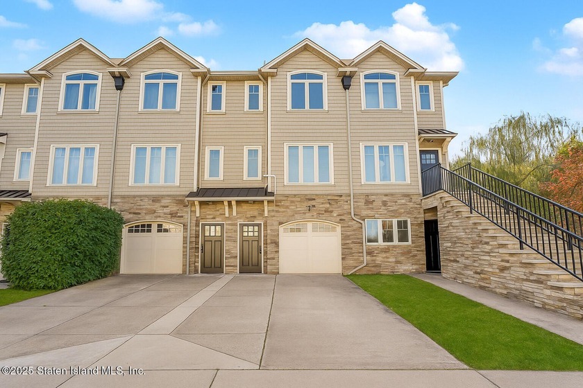 Welcome to 214 Roman Avenue, a gorgeous, modern single-family - Beach Home for sale in Staten Island, New York on Beachhouse.com