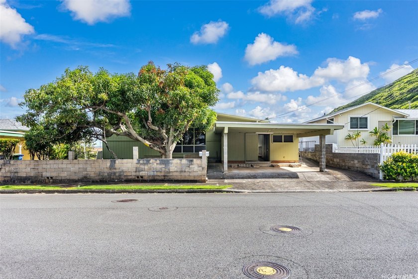 Opportunity Knocks in Kuliouou Valley! Welcome to this lovingly - Beach Home for sale in Honolulu, Hawaii on Beachhouse.com