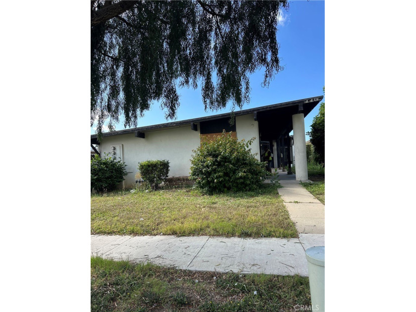 INVESTOR OPPORTUNITY -- Discover a rare triplex in central Costa - Beach Townhome/Townhouse for sale in Costa Mesa, California on Beachhouse.com