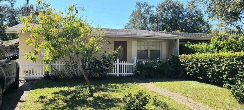 Cooper City Home with Rental Income Opportunity! This 2-bedroom - Beach Home for sale in Cooper City, Florida on Beachhouse.com