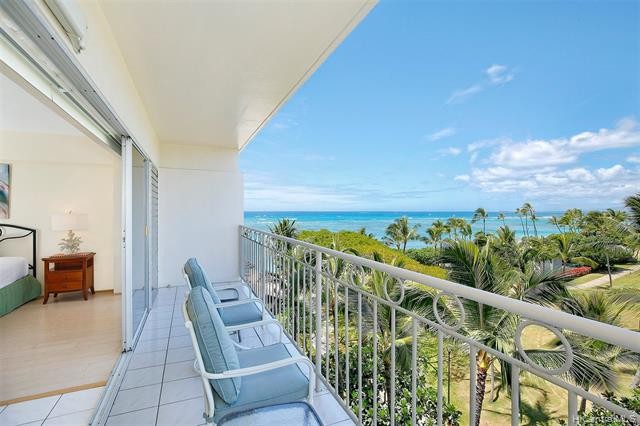 Lowest Priced 1 BR in this *World Famous* Beachfront condo - Beach Condo for sale in Honolulu, Hawaii on Beachhouse.com
