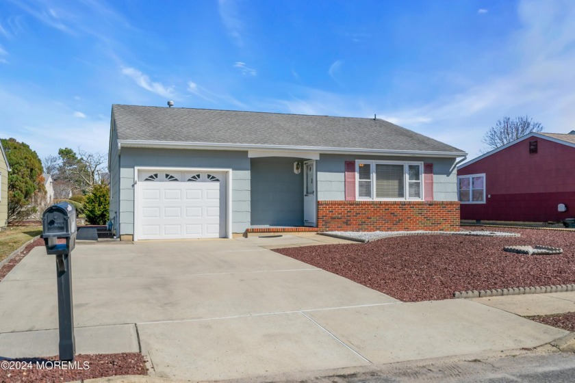 This lovely Chatham model, situated in Silver Ridge Park West is - Beach Home for sale in Toms River, New Jersey on Beachhouse.com