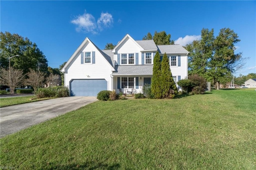 Transitional two story home offers 4 bedroom, 2 1/2 bathroom in - Beach Home for sale in Chesapeake, Virginia on Beachhouse.com