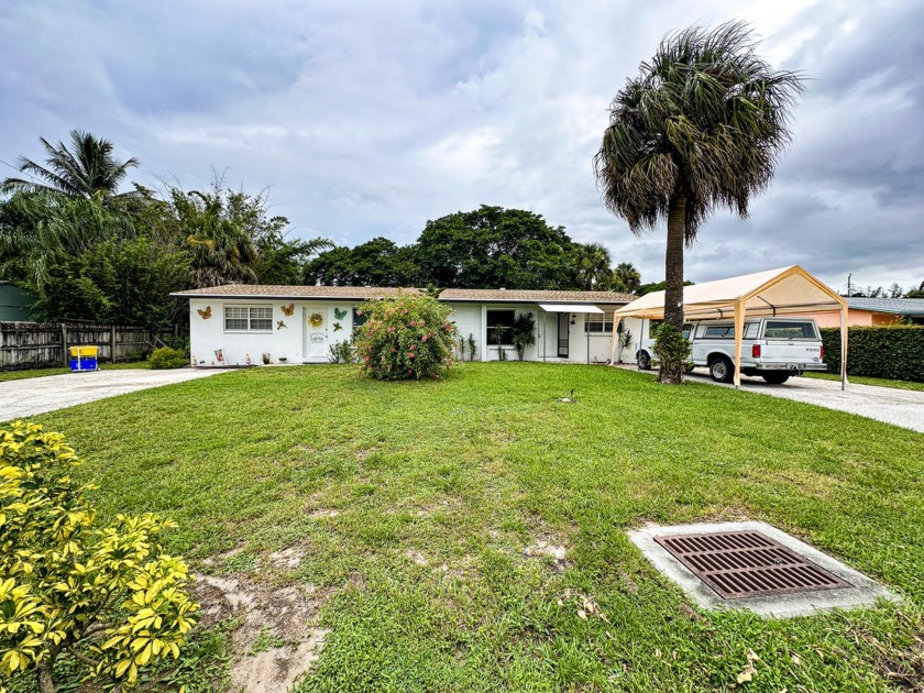 Great income producing duplex in Palm Beach Gardens on over 0.3 - Beach Townhome/Townhouse for sale in Palm Beach Gardens, Florida on Beachhouse.com