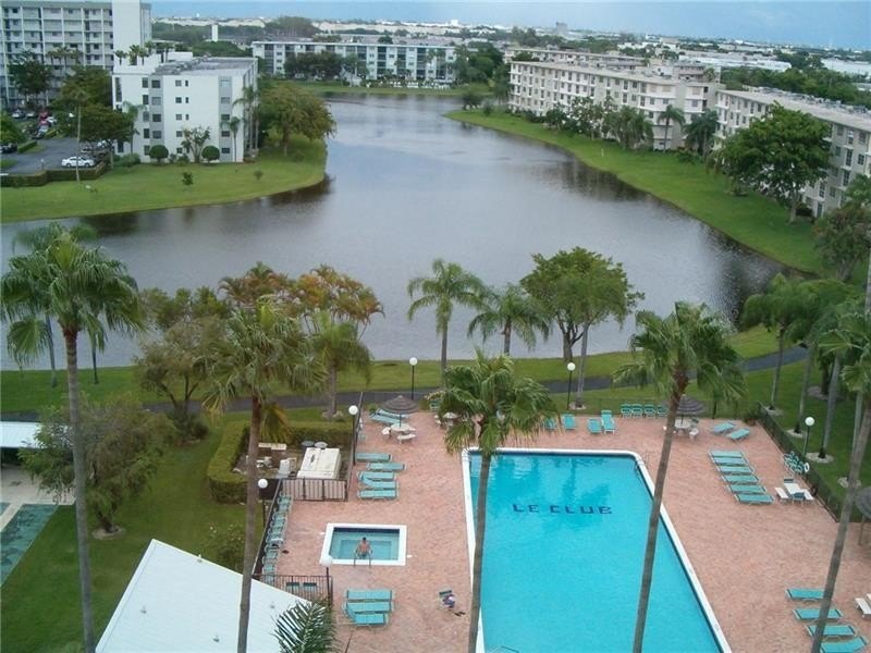 BRING OFFERS! BRAND NEW A/C & HWH, New Paint, RARELY AVAILABLE - Beach Condo for sale in Pompano Beach, Florida on Beachhouse.com