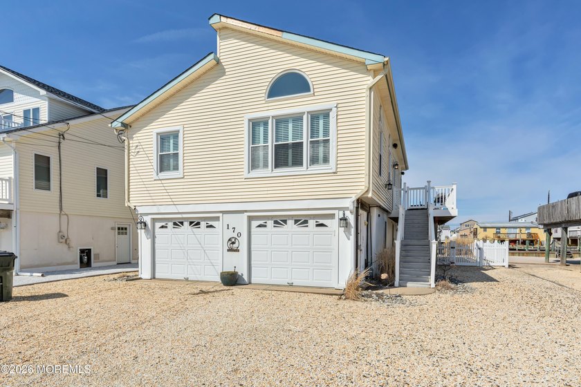 This custom built 3 bedrm/2 full bath home offers over 1400sqft - Beach Home for sale in Tuckerton, New Jersey on Beachhouse.com