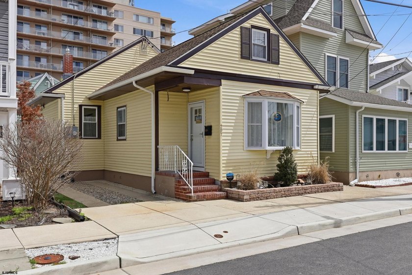Bay breezes and Beautiful Beaches await in this SPACIOUS Cape - Beach Home for sale in Ventnor, New Jersey on Beachhouse.com