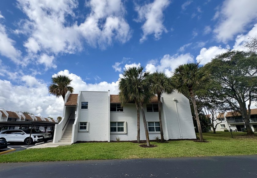 Well-priced corner unit overlooking a tranquil natural preserve - Beach Condo for sale in Delray Beach, Florida on Beachhouse.com
