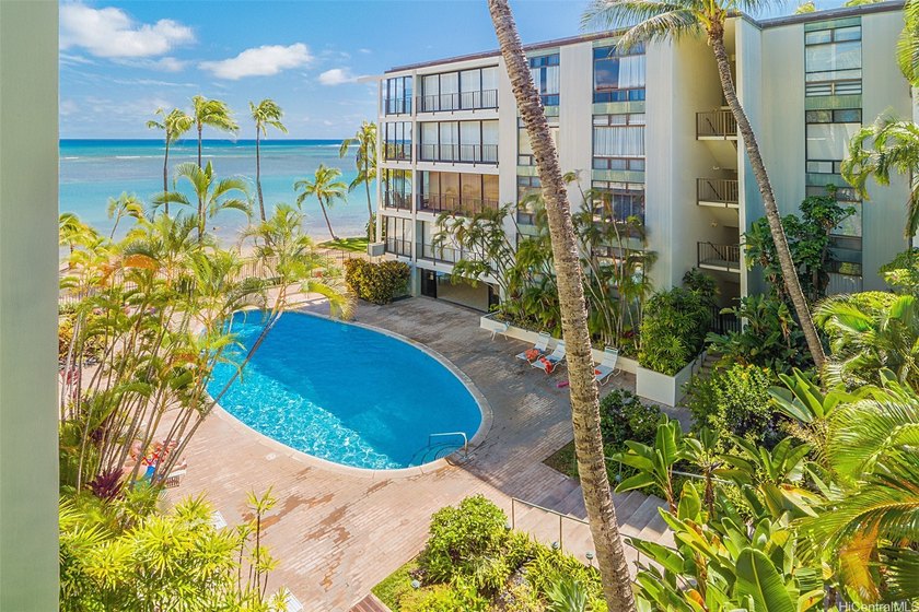 With gorgeous views of the deep blue Pacific Ocean, you will - Beach Condo for sale in Honolulu, Hawaii on Beachhouse.com