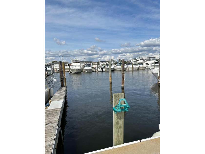 Deeded Boat Slip located at the Anchorage Yacht Club. Perfect - Beach Commercial for sale in Lindenhurst, New York on Beachhouse.com