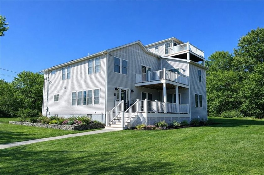 Meticulously maintained Contemporary Cottage with numerous decks - Beach Home for sale in Jamestown, Rhode Island on Beachhouse.com