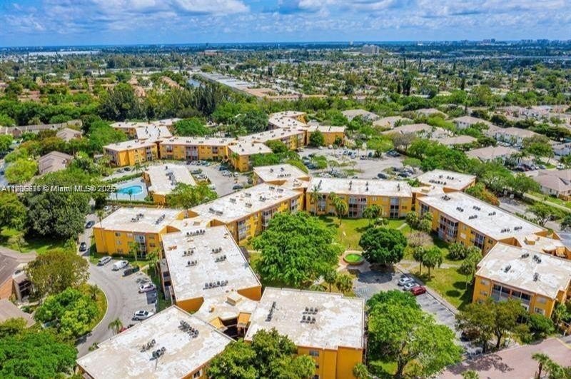 Turnkey and great location in this 1 bedroom, 1 full bath, plus - Beach Condo for sale in Deerfield Beach, Florida on Beachhouse.com