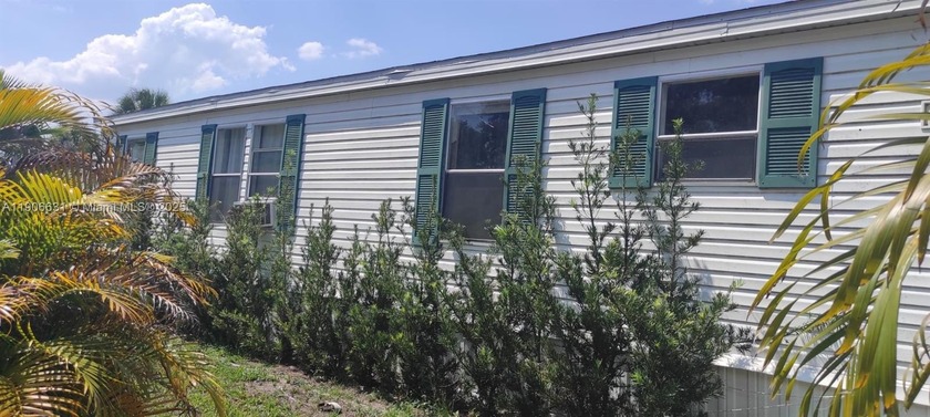 In the exclusive Three Lakes Manufactured Home Community, this - Beach Home for sale in Tampa, Florida on Beachhouse.com