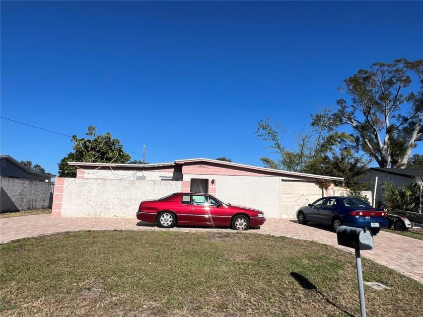CHECK OUT this waterfront home in Tampa Shores! has direct - Beach Home for sale in Tampa, Florida on Beachhouse.com