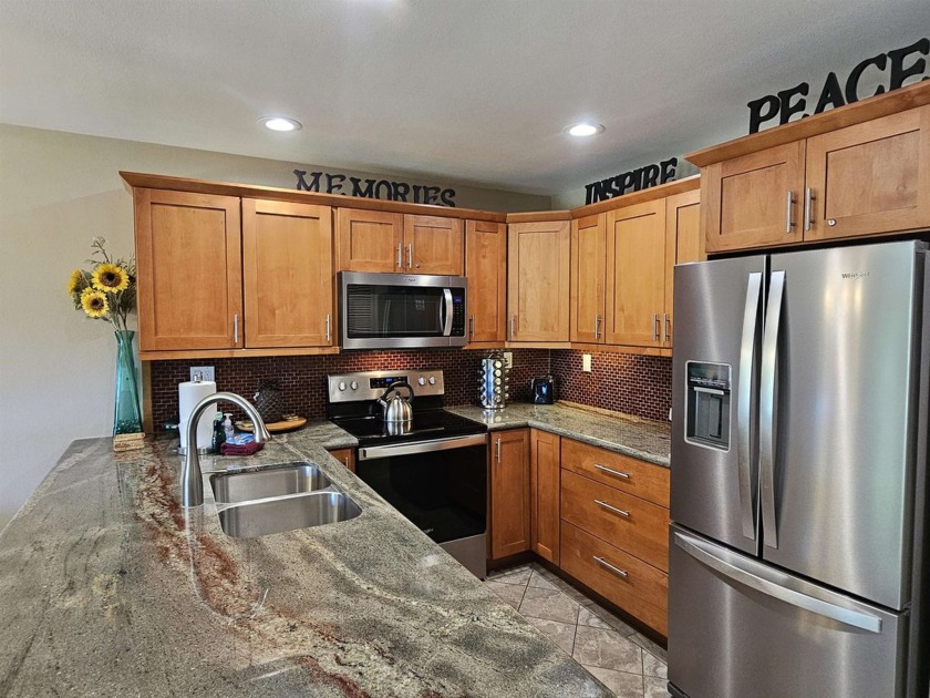 Beautifully updated condo located across the street from Kamaole - Beach Condo for sale in Kihei, Hawaii on Beachhouse.com