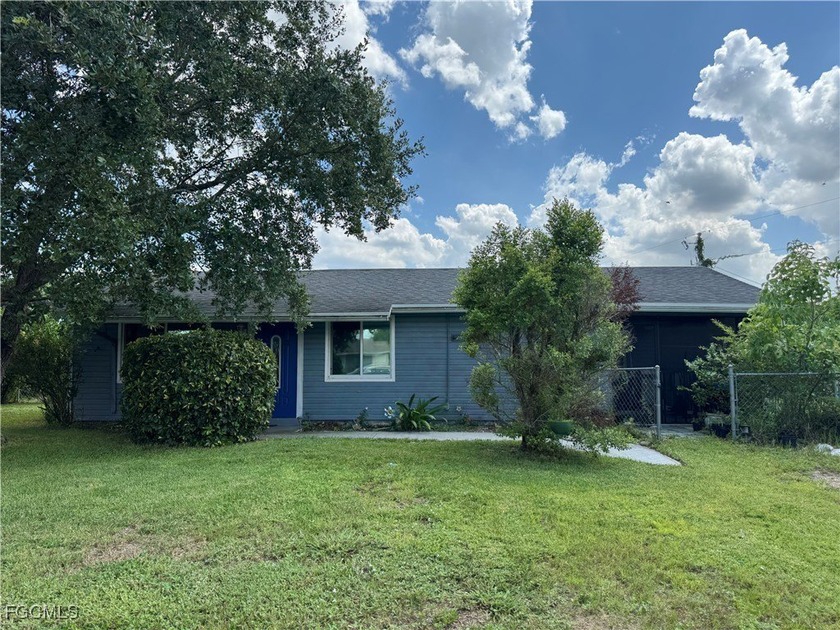 This delightful home sits on an oversized lot in a prime - Beach Home for sale in Lehigh Acres, Florida on Beachhouse.com