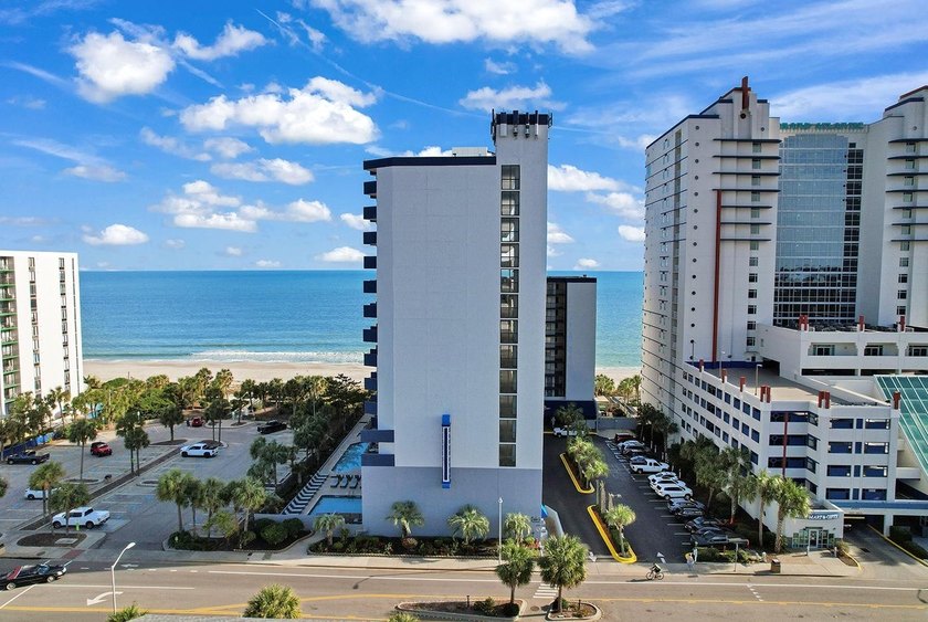 Beautifully maintained and turn key unit with a queen and a full - Beach Condo for sale in Myrtle Beach, South Carolina on Beachhouse.com