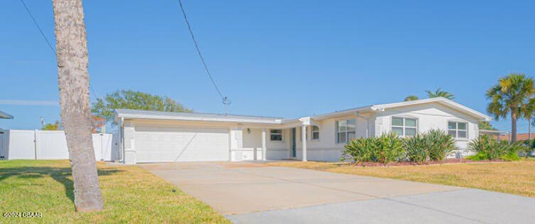 WATERFRONT! Improved Beautiful Canal Front Home! Bring your boat - Beach Home for sale in South Daytona, Florida on Beachhouse.com