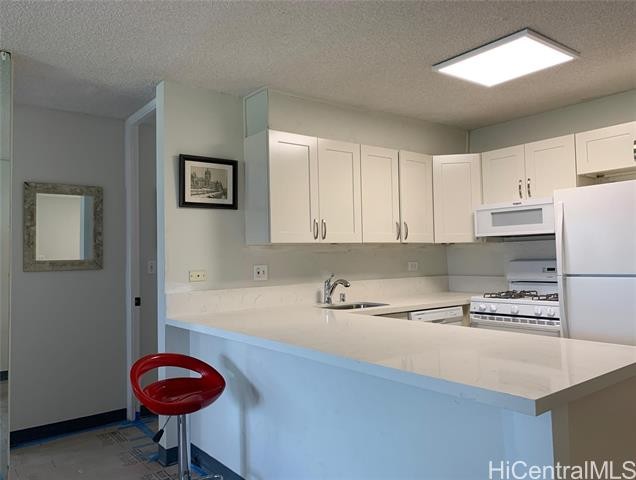 This Waikiki Lanais unit is a corner suite with tranquil - Beach Condo for sale in Honolulu, Hawaii on Beachhouse.com