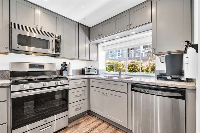 Welcome to this beautifully fully furnished, move-in-ready - Beach Condo for sale in San Pedro, California on Beachhouse.com