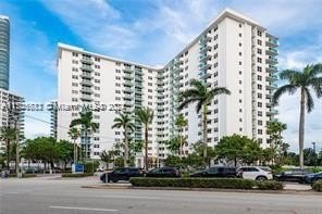 Bright and spacious Beachfront 1/1 condo with Direct Ocean - Beach Condo for sale in Hollywood, Florida on Beachhouse.com