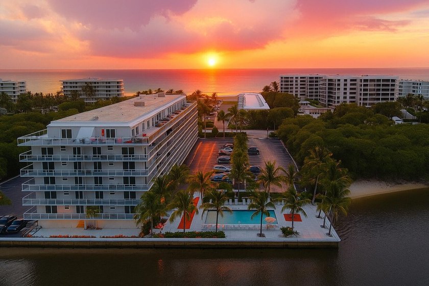 Rarely available 2/2 condo with 3 deeded parking spaces in one - Beach Condo for sale in Palm Beach, Florida on Beachhouse.com