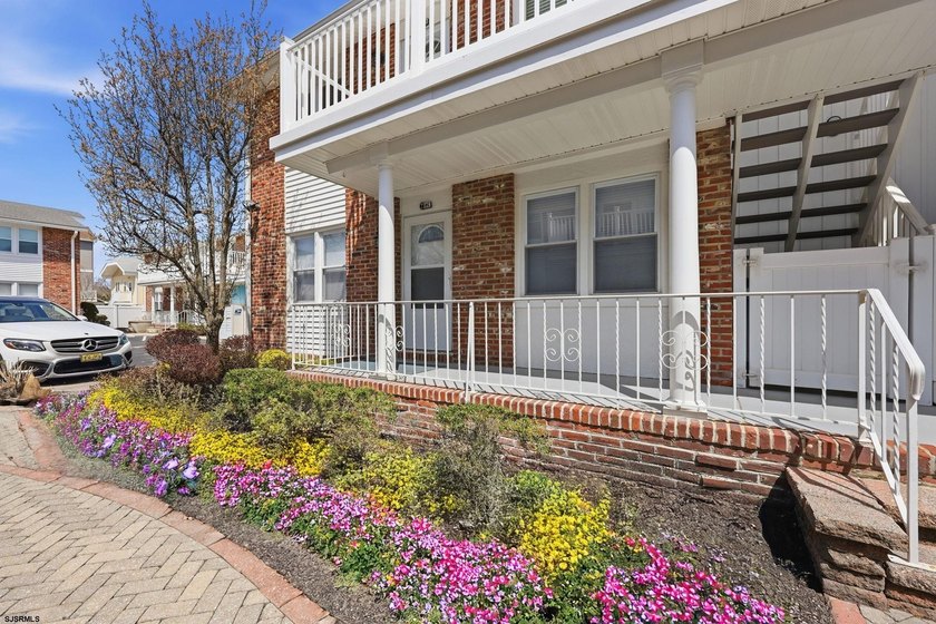 Welcome to Royal Palm Condominiums! This 1st floor, 2 bedroom 1 - Beach Condo for sale in Margate, New Jersey on Beachhouse.com