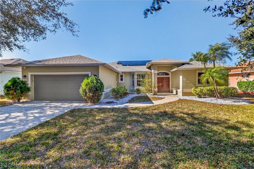 Welcome home to over 2,000 square feet of comfortable - Beach Home for sale in Fort Myers, Florida on Beachhouse.com