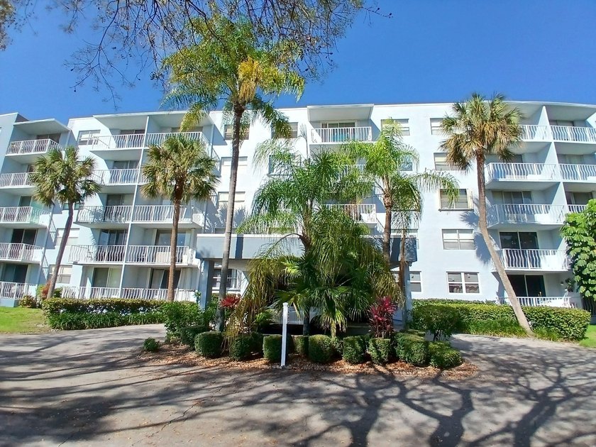 Welcome to this spacious, recently updated, 2 Bedroom, 2 Bath - Beach Condo for sale in West Palm Beach, Florida on Beachhouse.com