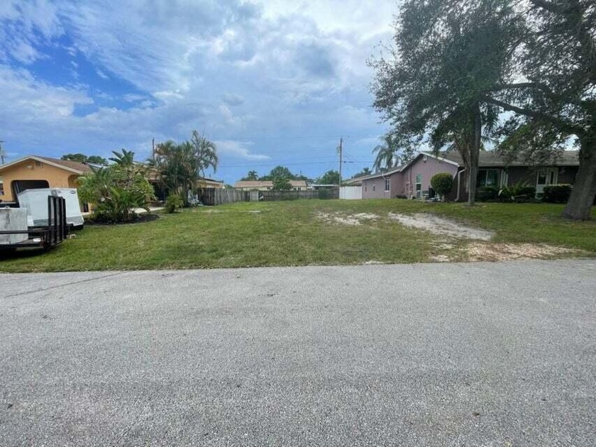 Built your DREAM HOME on this beautiful lot located in a great - Beach Lot for sale in Boynton Beach, Florida on Beachhouse.com